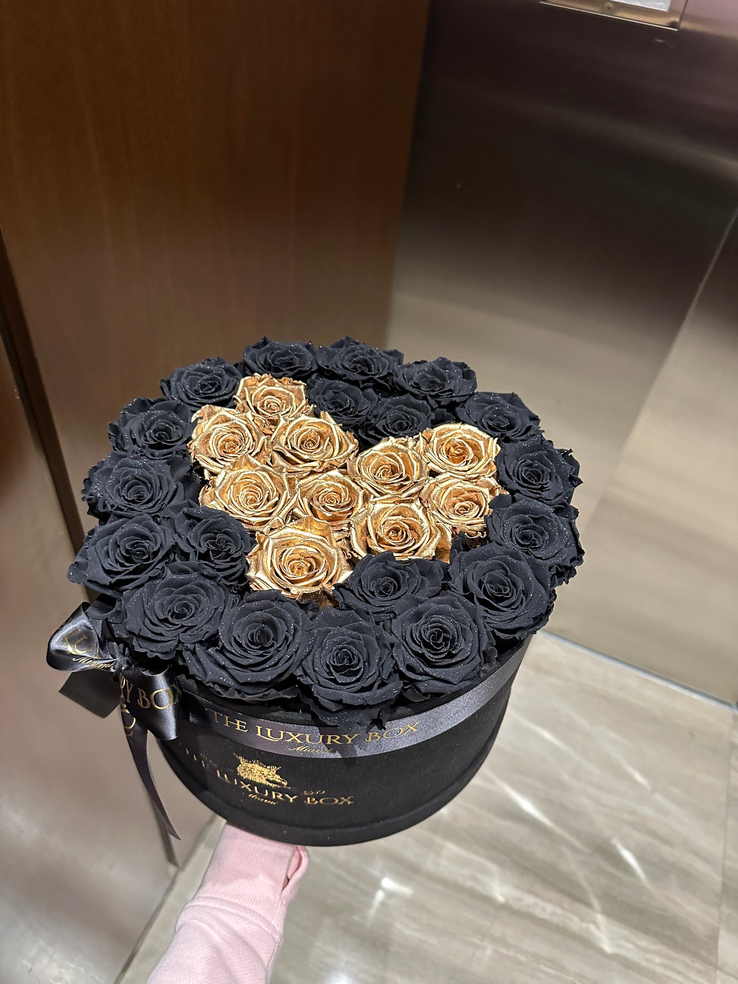 Black and Gold Eternal Roses 🖤💛 Large Box