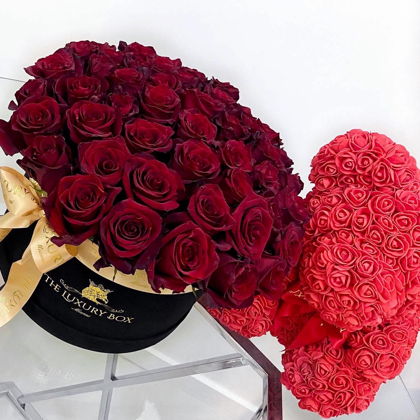 The Queen - Fresh Red Roses in a Box
