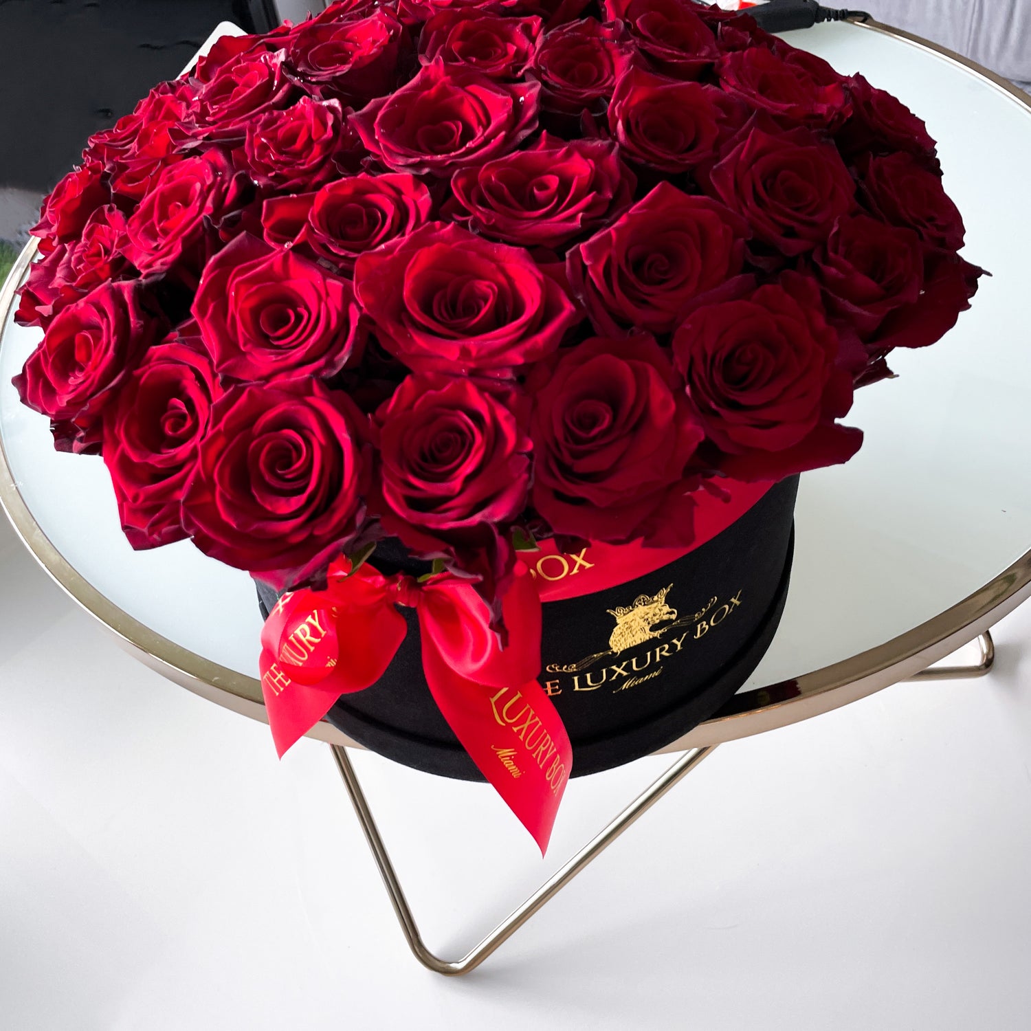 The Queen - Fresh Red Roses in a Box – The Luxury Box Miami