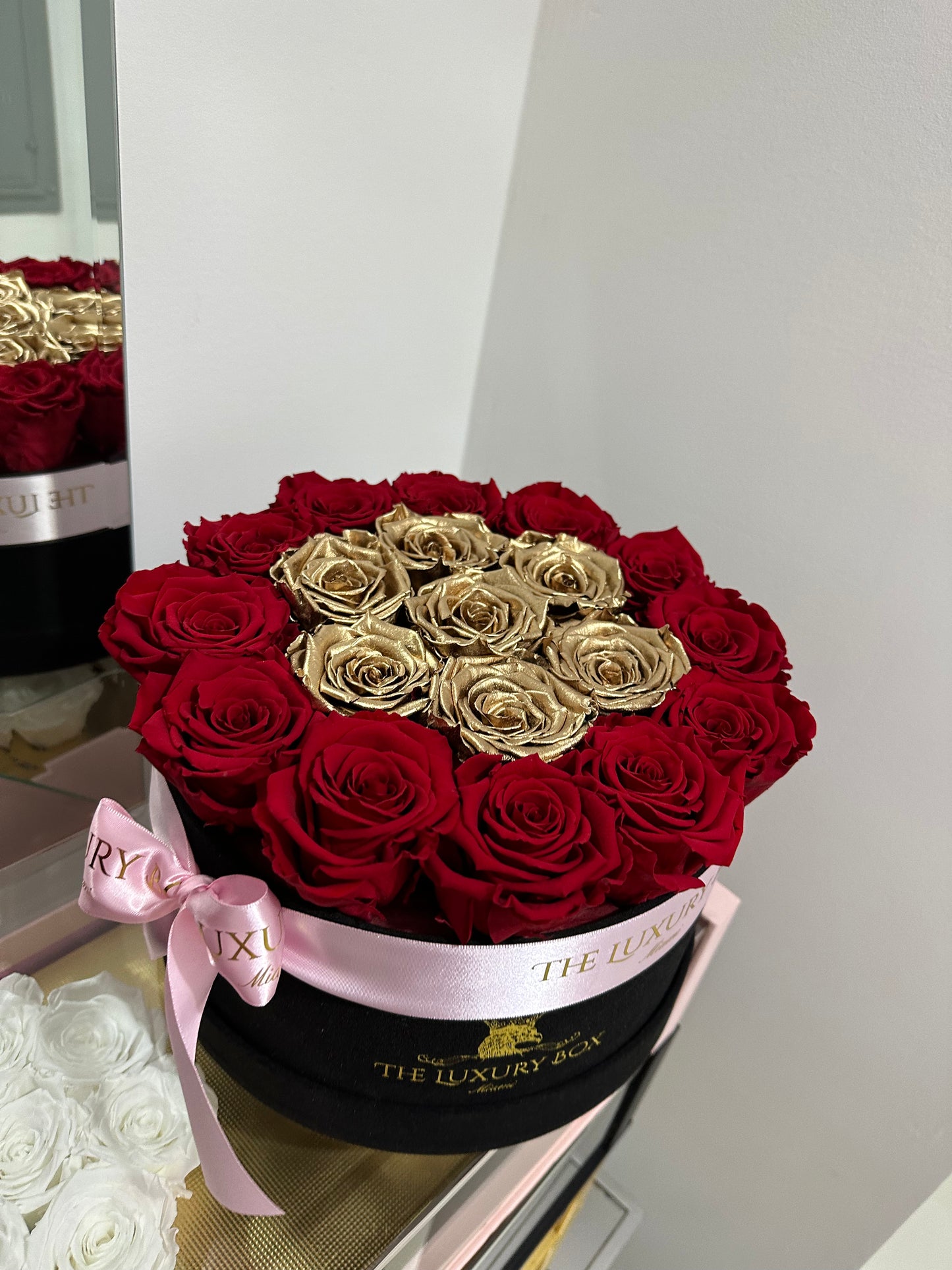 Eternal Roses Medium Round Box