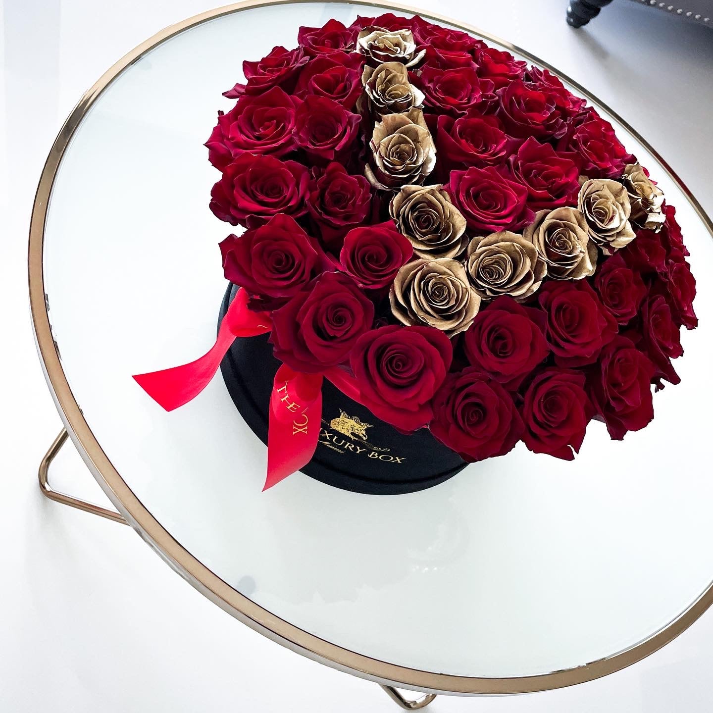 luxury flowers in a box 50 roses